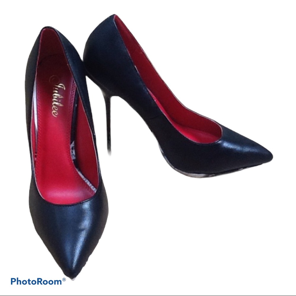 Jubilee‎ Black and White Gold Tip Stiletto Heels